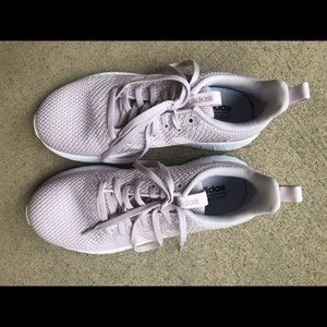Adorable Adidas women’s sneakers BRAND NEW